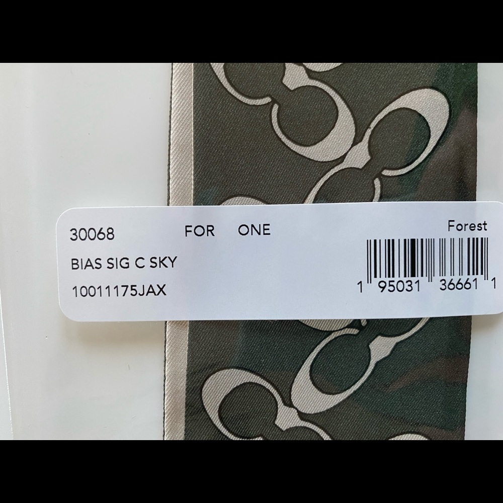 NWT Coach Signature Silk Scarf 30068 Forest Green - Picture 3 of 8